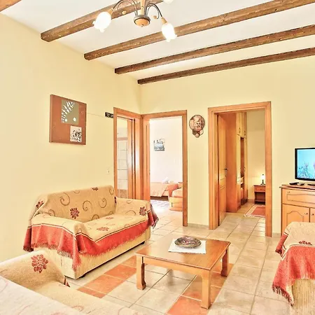 Willa Bella Vasiliki Litheres